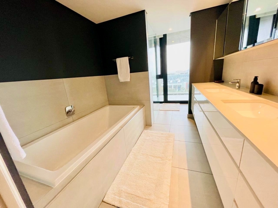 4 Bedroom Property for Sale in Green Point Western Cape